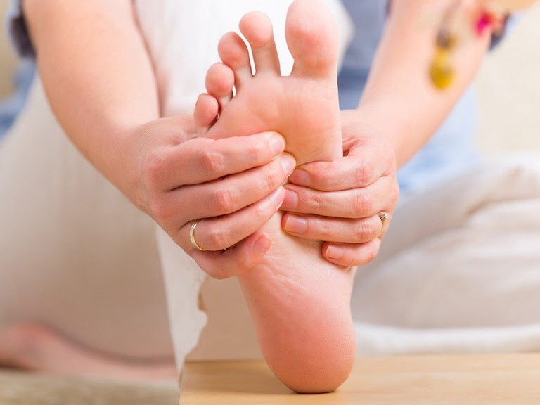 Xoa bóp bàn chân làm sạch, làm khỏe nội tạng