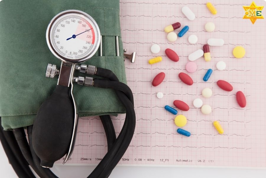 Kiểm tra huyết áp thường xuyên