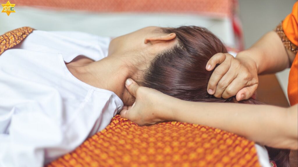 Bấm huyệt giúp thư giãn, giảm đau và kích hoạt năng lượng sống.