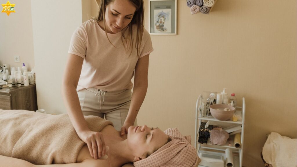 Massage Thụy Điển giúp thư giãn toàn thân và lưu thông máu tốt hơn.