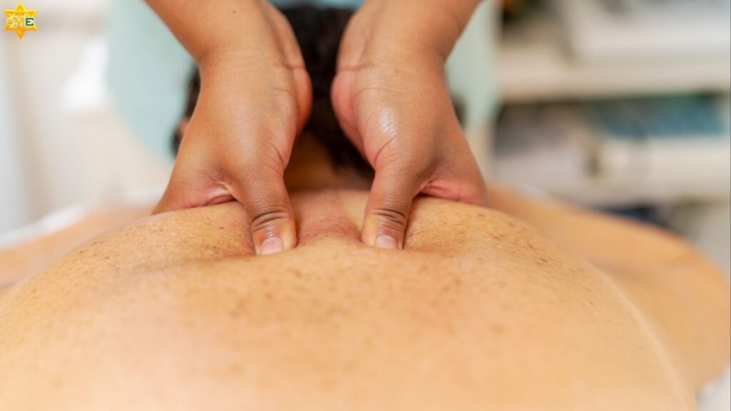 Massage điểm kích hoạt giải phóng điểm cơ bị tắc nghẽn.