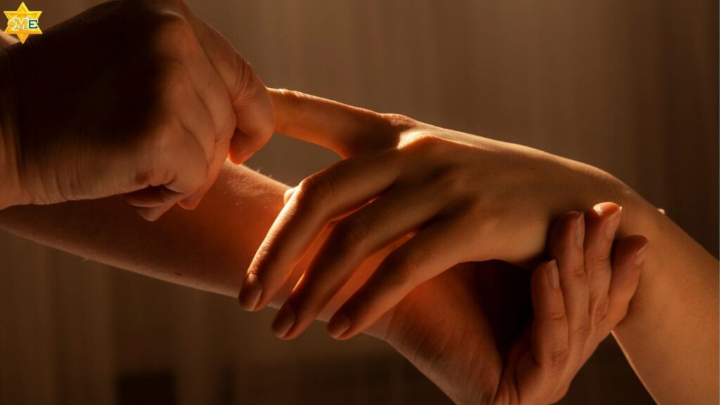 Hướng dẫn cách massage trị tê tay tại nhà