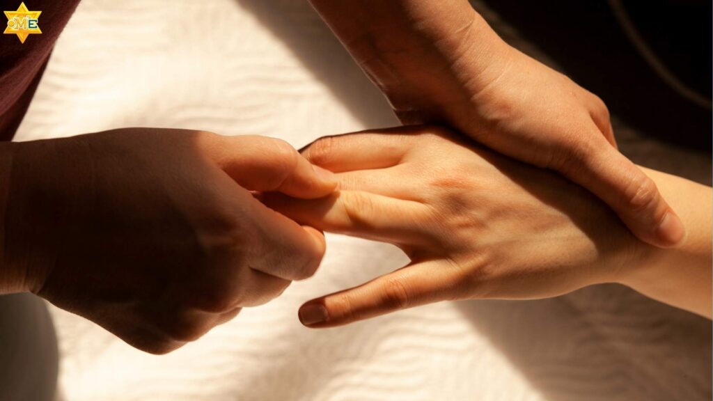 Lợi ích của massage trị tê tay theo YHCT