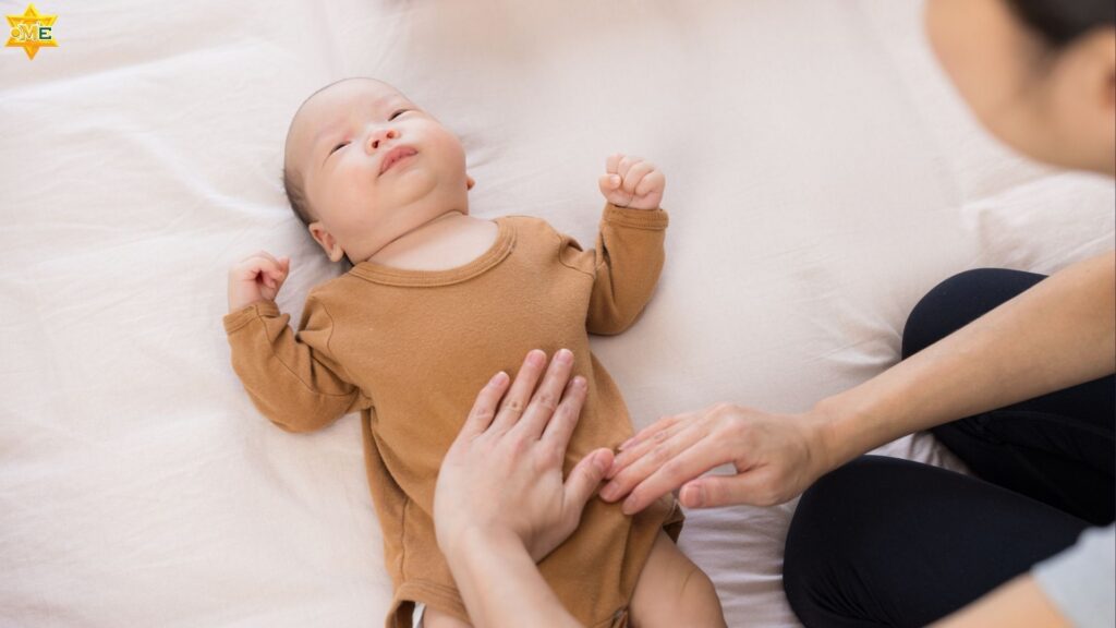 Massage cho em bé là cách giúp con học được cách cảm nhận an toàn, tin tưởng và gắn bó từ mẹ.