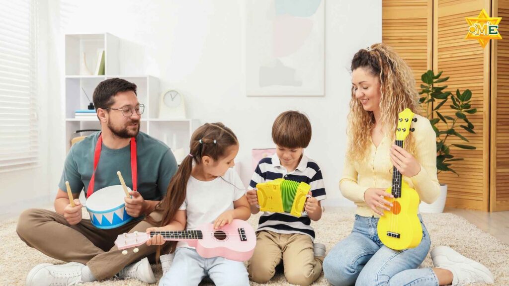 cha mẹ ngồi chơi cùng trẻ trên sàn theo phương pháp floortime giúp con phát triển ngôn ngữ và cảm xúc