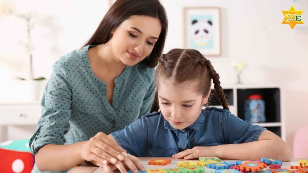 cha mẹ dạy và chơi cùng trẻ tự kỷ tại nhà để giúp con phát triển ngôn ngữ và kỹ năng xã hội