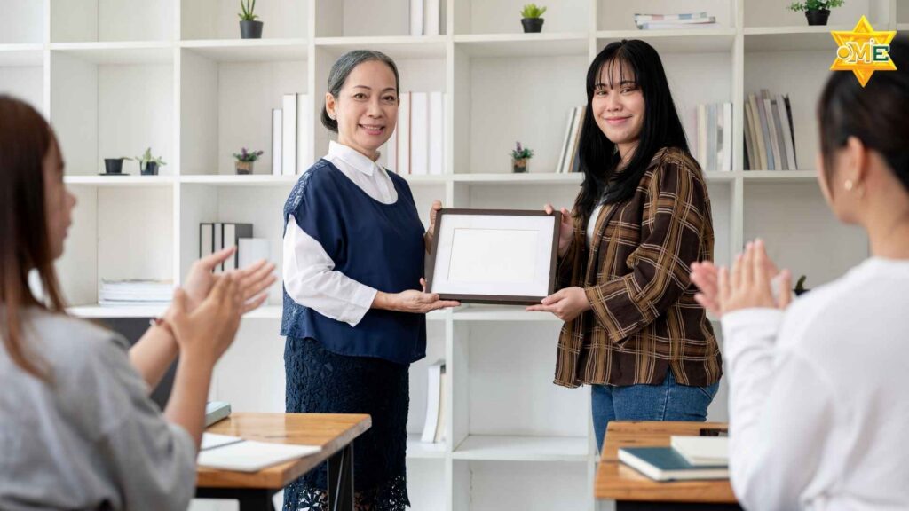 Trao chứng chỉ giáo dục đặc biệt cho học viên