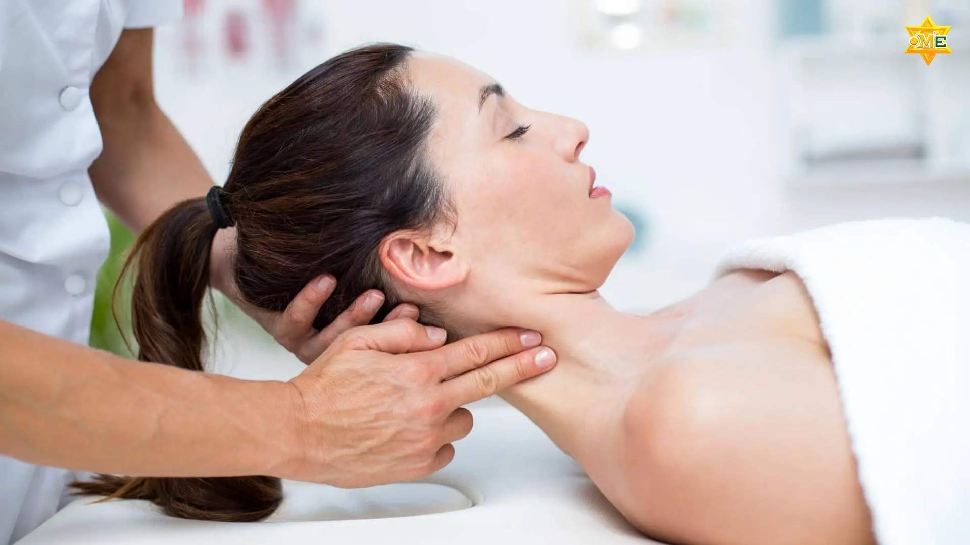 4 Cách Xoa Bóp Chữa Đau Cổ Vai Gáy