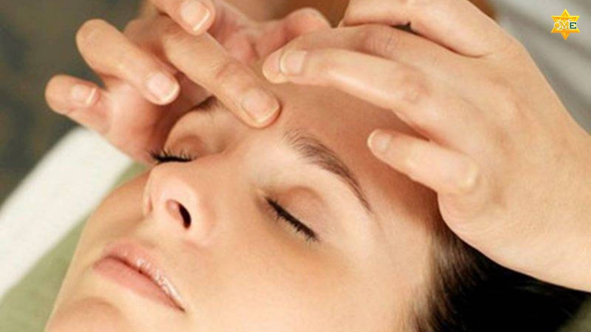 Hướng Dẫn Chi Tiết Xoa Bóp Bấm Huyệt Đau Đầu