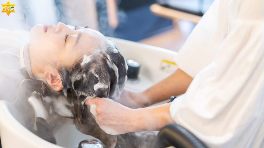 Gội đầu massage không chỉ làm sạch tóc mà còn mang lại cảm giác thư giãn sâu, giúp đầu óc nhẹ bẫng và giảm căng thẳng