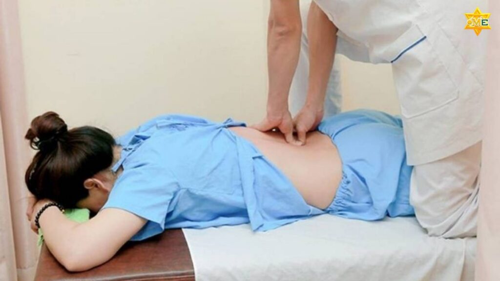 Massage lưng giảm đau mỏi