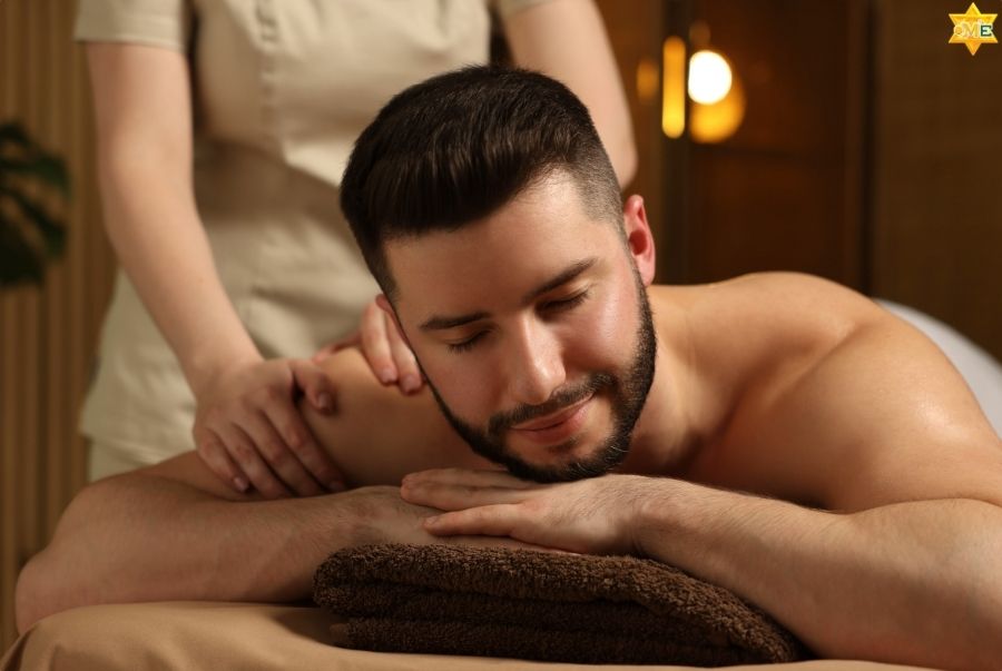 Bấm huyệt chữa mất ngủ có an toàn không?