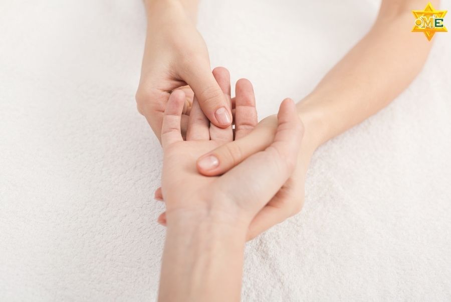 Làm ấm lòng bàn tay