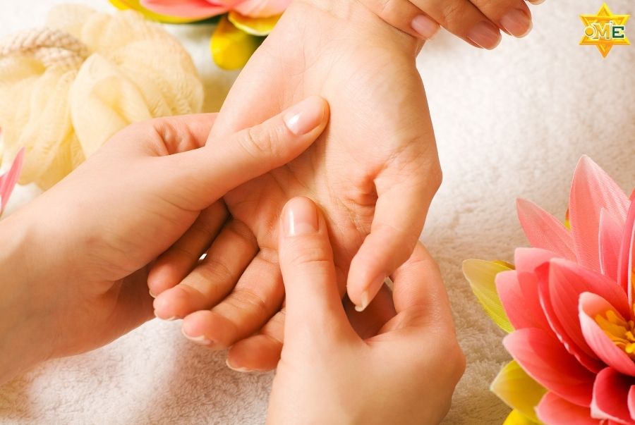 Hướng dẫn cách xoa tay chữa bệnh an toàn và hiệu quả tại nhà