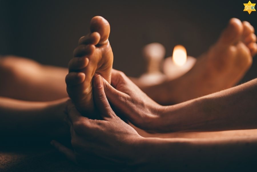 Quy trình 1 cách bấm huyệt bàn chân chuẩn y học cổ truyền