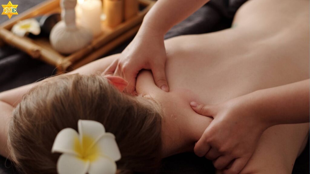 Massage cổ vai gáy trị liệu là một hệ thống kỹ thuật phức tạp tác động trực tiếp lên hệ cơ, hệ thần kinh và hệ thống kinh lạc.
