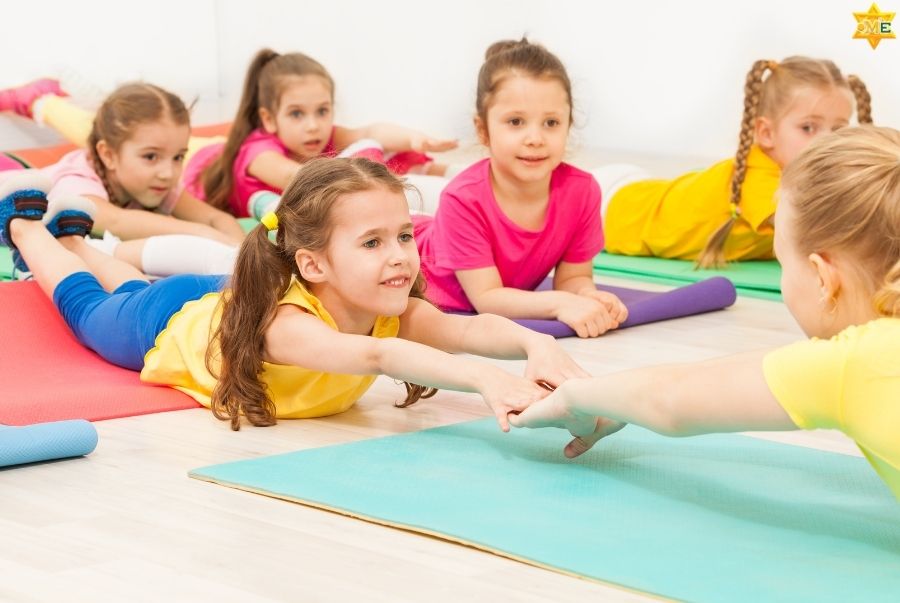 khóa học yoga cho trẻ em tại nhà – OME Việt Nam