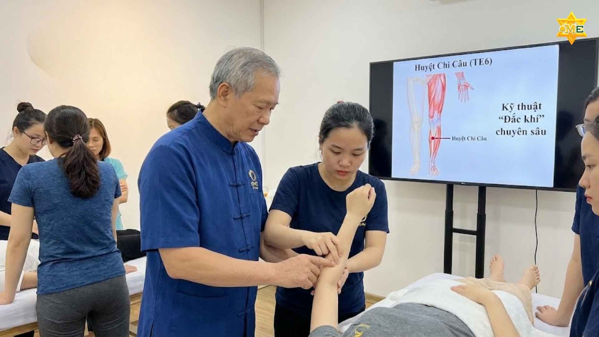 Cách xác định huyệt Chi Câu chuẩn xác