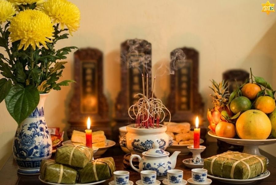 Cắm Hoa Bàn Thờ Tết: Nghi Thức “Tụ Khí” Rước Tài Lộc & Bình An